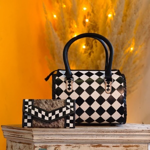 Venus Leathers Were Fashion Genuine Leather Women's Lightweight Travel Duffel Shoulder Bag Wholesale - Product Image 2