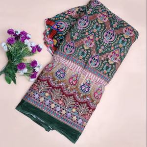 Tela Crepé Natural Verde Botella con Estampado Floral Geométrico y Borde Ornamental para Material de Vestido Kurti, Prenda Étnica - Product Image 1