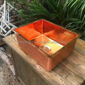 Évier de cuisine en cuivre à tablier simple avec volutes décoratives et patine rustique pour un décor de cuisine charmant - Product Image 3