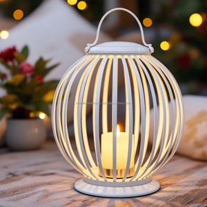 Lanterne de pot à bougie moderne en métal blanc Décoration de Noël intérieure/extérieure élégante avec bougeoir unique pour le jardin et le patio - Product Image 2