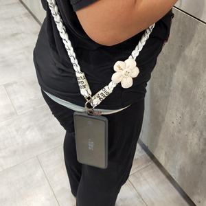 Correa de Teléfono Moderna y Duradera, Diseño de Flor de Cinco Pétalos, Trenzada en Nailon y Metal, Mantiene el Teléfono Seguro, Agrega un Toque Divertido al Look Diario - Product Image 6