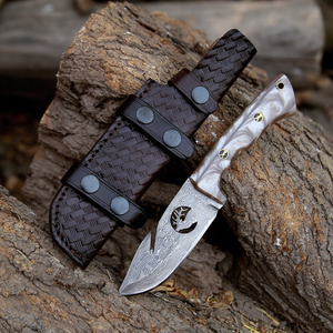 มีดล่าสัตว์ OEM Wirecut Damascus Steel Gut Hook พร้อมด้ามเรซิ่น ใบมีดคงที่ สำหรับตั้งแคมป์ กิจกรรมกลางแจ้ง และพกพาประจำวัน พร้อมปลอกหนัง - Product Image 1