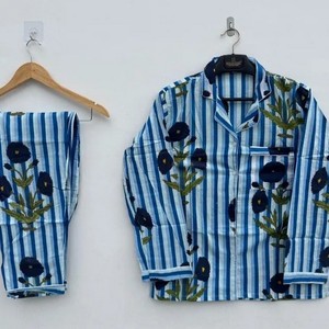 Hermoso Conjunto de Pijama de Algodón Estampado a Mano para Mujer, Ropa de Dormir con Estampado Floral - Product Image 1