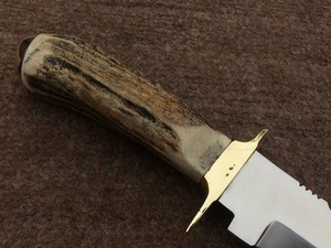 Couteau de camping Bowie de qualité industrielle fabriqué à la main par Edge Master, lame droite en acier inoxydable, manche en corne, cuir - Product Image 4
