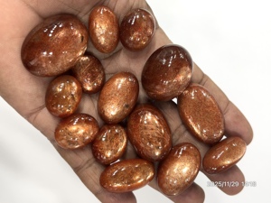Pierre précieuse naturelle indienne Madrasi Sunstone, pierre précieuse naturelle Sunstone en vrac, forme mixte, cabochon en vrac - Product Image 3