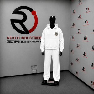 Conjunto Deportivo para Hombre, Sudadera con Capucha Blanca y Logotipo Gráfico en el Pecho, Pantalones Jogger a Juego, Ropa Deportiva Casual - Product Image 3