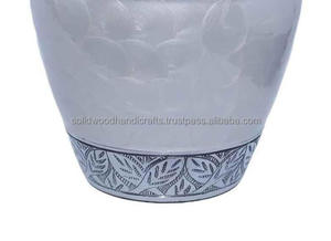 Urnas Funerarias Decorativas de Latón de Alta Calidad, Hechas a Mano, para Hombres y Mujeres - Product Image 5