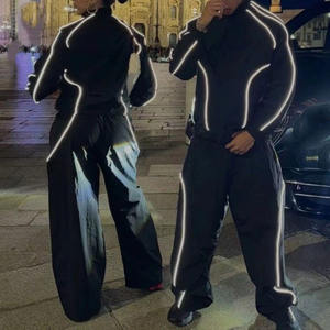 Ensemble de survêtement personnalisé pour homme : veste coupe-vent et short en polyester et nylon, imperméable et réfléchissant, avec fermeture éclair - Product Image 5