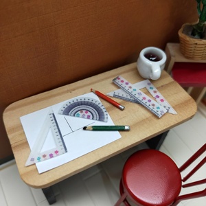 Ensemble de papeterie miniature en plastique à l'échelle 1:12 avec règle ensemble rapporteur carré-jouet de meubles pour la décoration de maison de poupée - Product Image 2