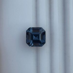 Spinelle bleue naturelle extrêmement rare, taille octogonale, 8,46 carats, pureté loupe, non chauffée, certifiée IGI, provenance Madagascar, qualité AAAA, pierre précieuse. - Product Image 5