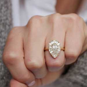 Bague de fiançailles Art Déco avec halo de diamants de laboratoire à taille mixte, or massif 14 carats, 2,86 carats, certifiée IGI, luxe sur mesure pour mariage - Product Image 2