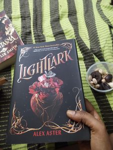 ไลท์ลาร์ค โดย อเล็กซ์ แอสเตอร์ หนังสือปกอ่อนภาษาอังกฤษ หนังสือผจญภัยแฟนตาซีสำหรับผู้ใหญ่ - Product Image 3