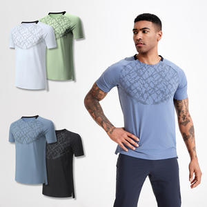 T-shirt de sport respirant à séchage rapide pour homme en mélange polyester/coton doux pour la peau, avec logo frontal, col en V, manches raglan et fentes latérales - Product Image 1