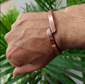 Bracelet de thérapie en cuivre magnétique élégant de qualité supérieure, fait main, gaufré, bijou de mode de luxe - Product Image 1