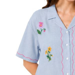 Camisa de Manga Corta para Mujer, Bordada con Flores Azul Claro, Blusa Informal de Verano de Algodón con Cuello y Botones, Tops de Moda Personalizados OEM - Product Image 3