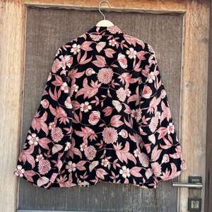 Chaqueta Acolchada de Terciopelo Floral, Abrigo Estilo Bohemio Hippie - Product Image 5