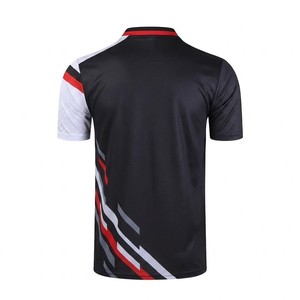 เสื้อยืดแขนสั้นคอวีทรงสปอร์ตสำหรับผู้ชาย สีดำ แดง เทา ลายพิมพ์ แห้งเร็ว ทรงปกติ ผ้าถักโพลีเอสเตอร์ - Product Image 2