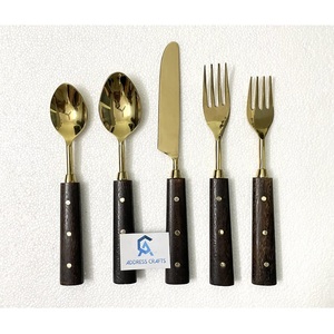 ชุดช้อนส้อมมีดเคลือบทองคำแบบเรียบหรู ราคาประหยัด พร้อมด้ามจับไม้ สำหรับใช้ในบ้าน โรงแรม ร้านอาหาร - Product Image 6