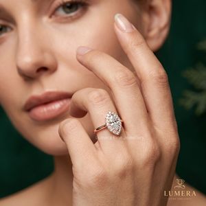 Anillo de compromiso con corte marquesa y halo, de oro macizo, minimalista, con diamante de laboratorio, apilable, para novia, regalo - Product Image 1