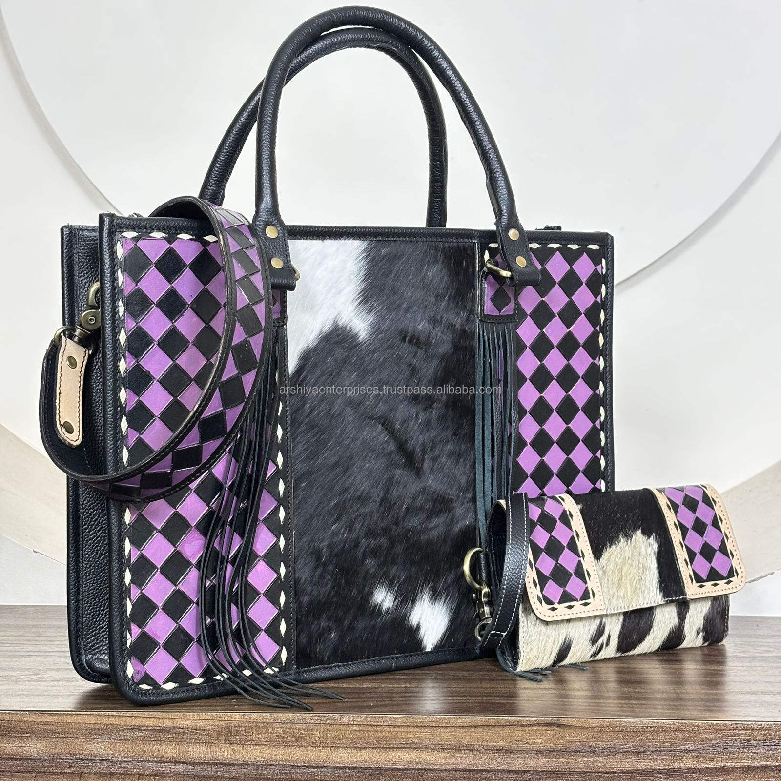 À carreaux noirs et violets