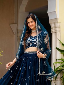 Ensemble Lehenga Choli moderne en Faux Georgette bleu, avec jupe évasée brodée de Zari et de sequins, et dupatta en tulle, pour mariage et fêtes, recyclé - Product Image 2