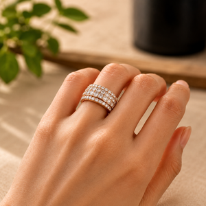 Anillo de Compromiso Unisex con Cuatro Líneas de Diamantes Redondos, Chapado en Oro Blanco de 14K, con Moissanita Engastada en Puntas, Joyería de Aniversario - Product Image 3