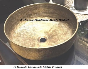 Lavabo de Latón Delicate Metals DS-121, Acabado Martillado en Latón Antiguo, Lavabo Tipo Vaso para Baños de Lujo - Product Image 3