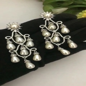 ต่างหูมุกทรงหยดน้ำคุณภาพพรีเมียม ดีไซน์สวยงาม หรูหรา เหมาะสำหรับใส่ไปงานปาร์ตี้ น้ำหนักเบา เข้ากับทุกชุด - Product Image 1