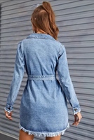 Robe chemise en jean à manches longues et boutonnée pour femme avec ourlet effiloché