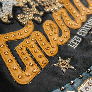 Chaqueta de Cuero de Oveja Negra con Logotipo Bordado Personalizado, Chaqueta Universitaria de Cuero PU Impermeable y Ecológica para Hombre - Product Image 5