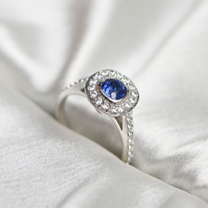 Bague en argent sterling 925 et or 14 carats avec pierre de kyanite naturelle sertie clos, bijou de luxe pour femme, idéal pour anniversaire, mariage ou soirée - Product Image 3