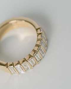Bague demi-éternité de haute qualité avec diamants taille baguette cultivés en laboratoire, en or jaune 10K, cadeau de mariage ou de fête pour les amoureux - Product Image 5
