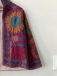 Chaqueta Bomber de Terciopelo Bordada con Diseño Suzani Verde Vintage, Estilo Boho Unisex, Prenda Exterior Acolchada Étnica Chic Ecológica para Invierno - Product Image 2