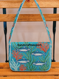 Sac à main artisanal perlé de haute qualité, coloré et tendance, avec motif poisson et corail - Product Image 2