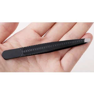 Pinzas Modernas para Cejas de Acero Inoxidable con Punta Inclinada, Diseño Duradero, Acabado Preciso, Color Negro, 5 Piezas, Hechas a Mano, Hipoalergénicas - Product Image 3