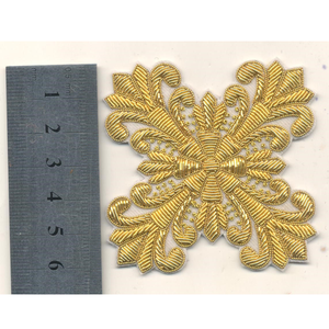 Badge de blazer de luxe en tissu à motif de feuille, brodé à la main en fil d'or écologique, avec applique florale 3D à coudre sur vêtement - Product Image 5