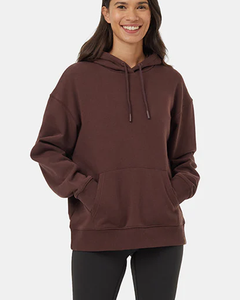 Sweat-shirt marron élégant de haute qualité avec poche avant, un essentiel décontracté de la mode durable, parfait pour se détendre et les journées actives, par Ako - Product Image 3