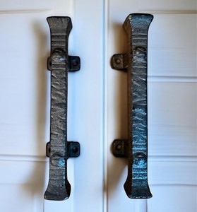 Poignées de traction en fer pour portails en bois et portes de grange, style industriel, noir mat, finition durable, poignées structurées attrayantes - Product Image 1
