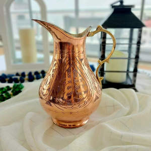 Ensemble de carafes en cuivre pour une présentation d'eau haut de gamme, ensemble en métal avec verres, durable, réutilisable, vaisselle de cuisine et de salle à manger. - Product Image 1