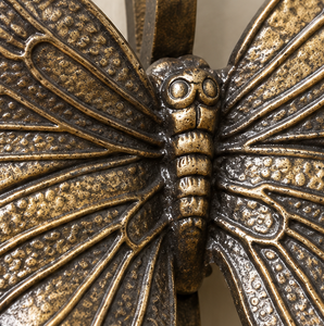 Timbre de puerta con diseño de mariposa Monarca en bronce texturizado en tono dorado con patrones de alas detallados y mango curvo, herrajes decorativos - Product Image 5