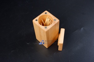 Porte-cure-dents en bois avec couvercle, finition naturelle, design carré, fabriqué au Vietnam - Product Image 6