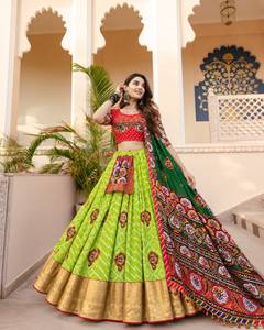 Lehenga de algodón muselina con estampado digital de diseñador y trabajo de espejo real, con blusa y dupatta, conjunto especial de Lehenga Chholi para Navratri. - Product Image 1