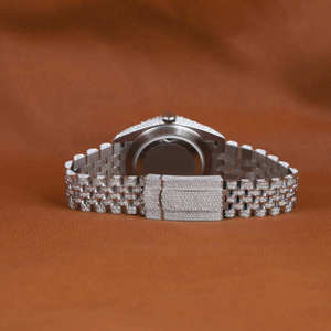 Montre numérique de luxe personnalisée avec cadran vert en moissanite, forme carrée, entièrement sertie de diamants, boîtier en acier inoxydable, verre saphir, unisexe - Product Image 3