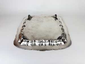 Plateau de service vintage en métal plaqué argent avec montures en plomb, reproduction de style anglais ancien, motif gravé en spirale - Product Image 4