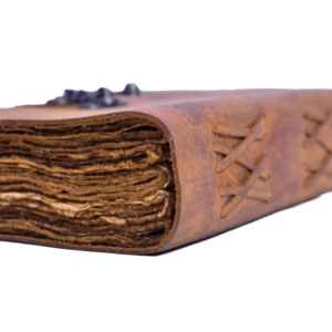 Cuaderno de cuero desgastado al por mayor, diario encuadernado de cuero hecho a mano con latón C-Lock, borde de cubierta, proveedor de diario de viaje - Product Image 3