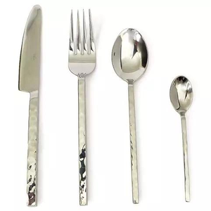 Ensemble de couverts en acier inoxydable avec placage nickel, comprenant cuillères et fourchettes, pour la vaisselle et la consommation alimentaire, en vente, finition acier miroir - Product Image 1