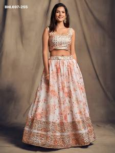 ผ้าออร์แกนซ่าคุณภาพพรีเมียมพร้อมลายพิมพ์ดอกไม้-เลื่อม-ปักดิ้นทอง ชุดเลเฮนกา-โจลีสีขาวและสีพีช ผู้ผลิตจากเมืองสุราษฎร์ - Product Image 6