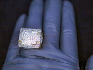 Anillo Hip Hop de Plata de Ley 925 con Moissanita y Baño de Rodio, Joyería Iced Statement con Engaste de Garras para Hombre o Mujer Unisex - Product Image 3