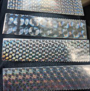 Film de lamination holographique PET en vrac OEM, autocollant adhésif, film métallisé réfléchissant haute brillance pour étiquettes d'emballage - Product Image 1