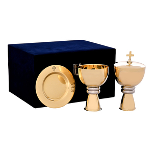 ชุดถ้วยศักดิ์สิทธิ์ จิบอริอุม และจานรอง พร้อมลายสลักรูปกางเขน |   ชุดศีลมหาสนิทชุบทองพร้อมกล่อง – DOUBLE VEE EXPORTS - Product Image 1
